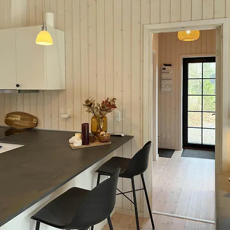 Modern Wooden House Built In A Classic Style Сasa de vacaciones