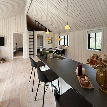 Сasa de vacaciones Modern Wooden House Built In A Classic Style