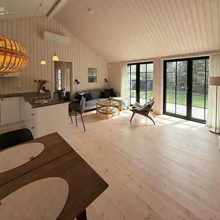 Сasa de vacaciones Modern Wooden House Built In A Classic Style Glesborg