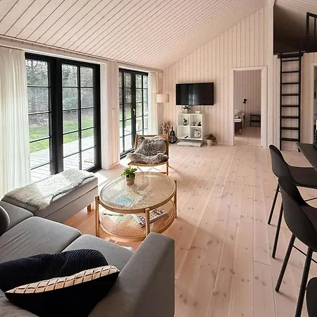 Сasa de vacaciones Modern Wooden House Built In A Classic Style *