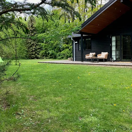 Modern Wooden House Built In A Classic Style Сasa de vacaciones Glesborg
