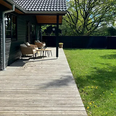 Modern Wooden House Built In A Classic Style Сasa de vacaciones Glesborg